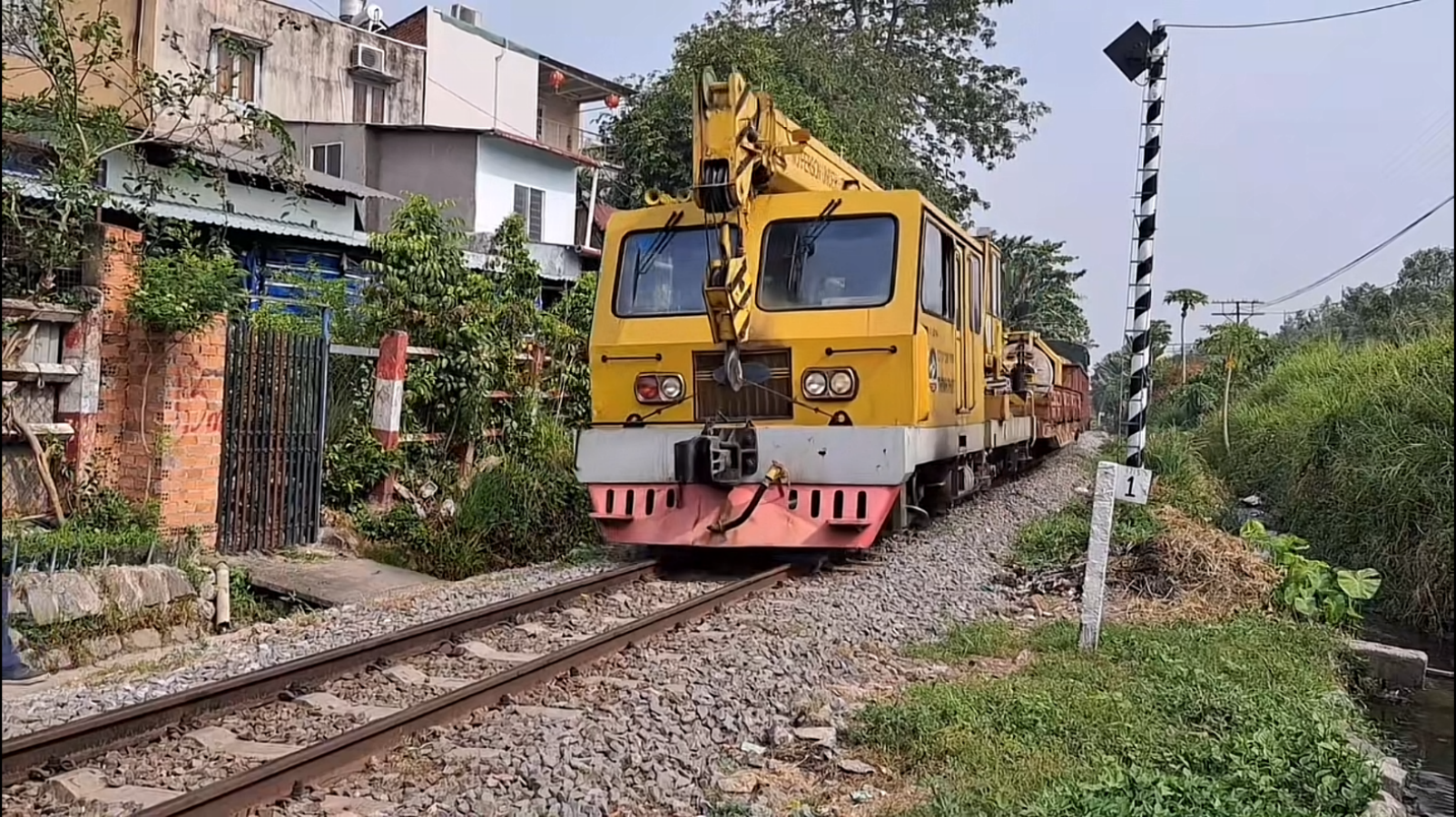 变频单梁起重机使用无接缝滑触线的注意事项